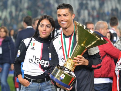 开云体育入口-包含罗纳尔多公开承认与妻子分居的词条