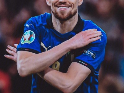 开云体育中国-意大利传奇前锋回归执教，球迷欢呼