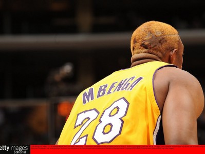 开云体育官方网站-糟糕的第二场比赛，湖人队难以扭转局势的简单介绍