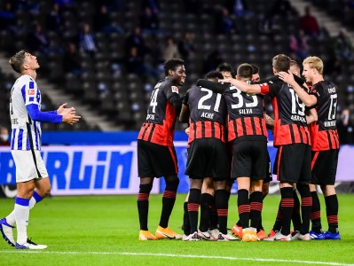 开云体育官方网站-多特蒙德前锋连续进球，被誉为德甲新星