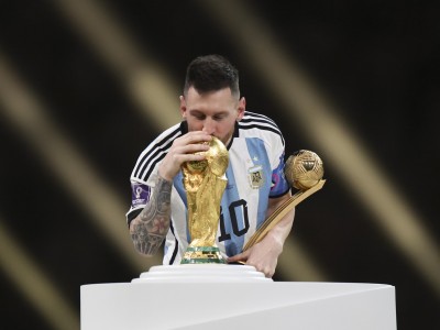 开云体育app-梅西获得第七座金球奖，创历史纪录