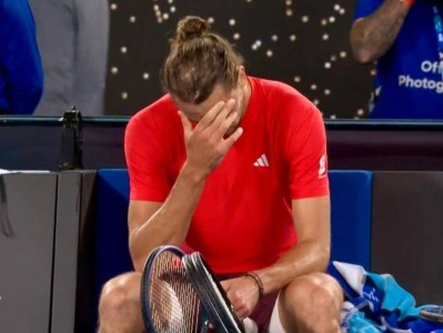 开云下载-爆冷！卫冕冠军惨遭淘汰，球迷心情沉重的简单介绍