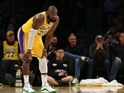 开云体育APP下载-湖人惊险取胜开拓者！詹姆斯上篮得分关键