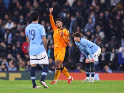 开云平台-包含阿贾客场逆转皇马，实现欧冠三连胜壮举的词条