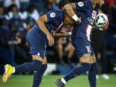 开云体育下载-莱比锡红牛横扫那不勒斯，内马尔扛起全队