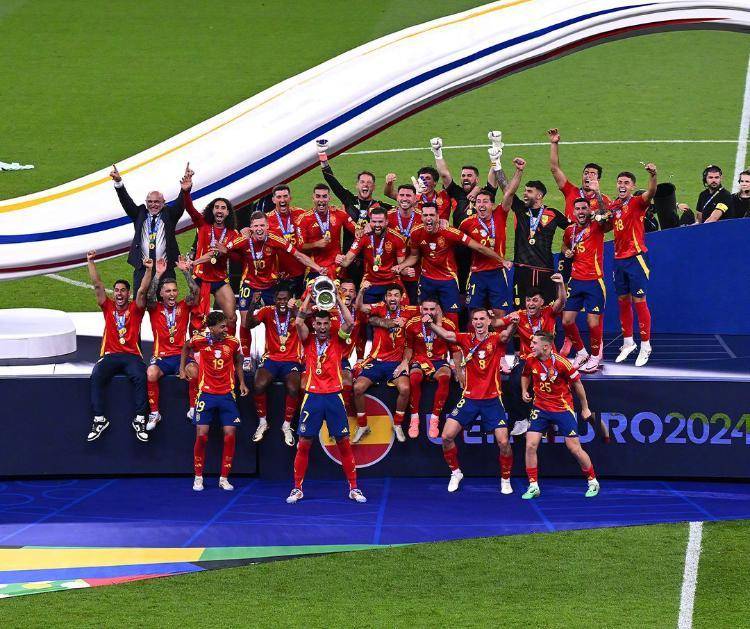 西班牙队在关键比赛中取胜,锁定欧洲杯资格 西班牙队在关键比赛中取胜,锁定欧洲杯资格