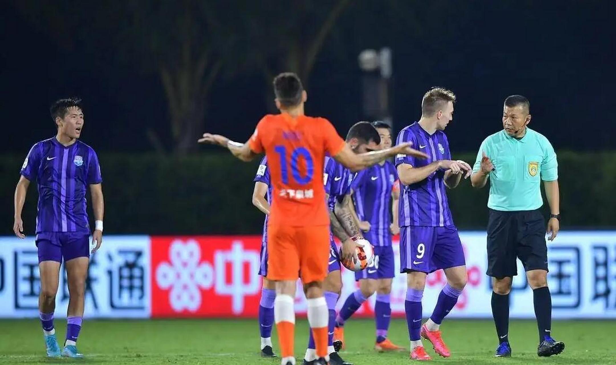 包含上海主场迎战北京,双方实力悬殊成焦点的词条 包含上海主场迎战北京,双方实力悬殊成焦点的词条