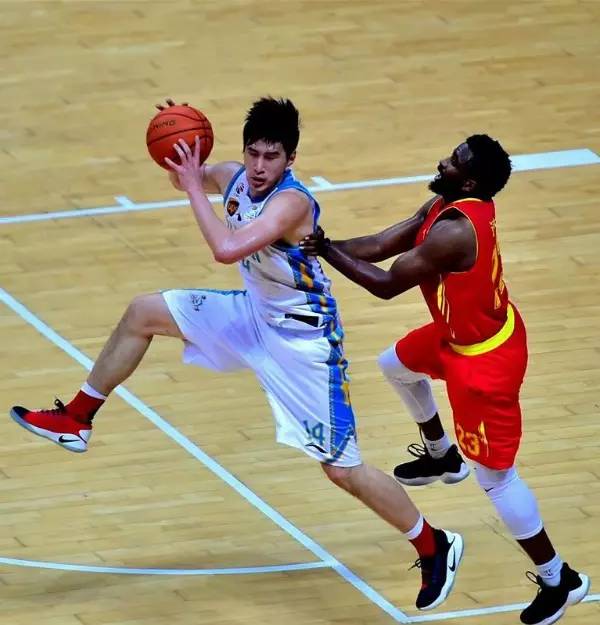 瑞士篮球职业联赛季后赛激战,球队实力角逐 瑞士篮球职业联赛季后赛激战,球队实力角逐