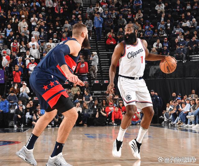 快船队新秀突破表现,助球队战胜对手 快船队新秀突破表现,助球队战胜对手