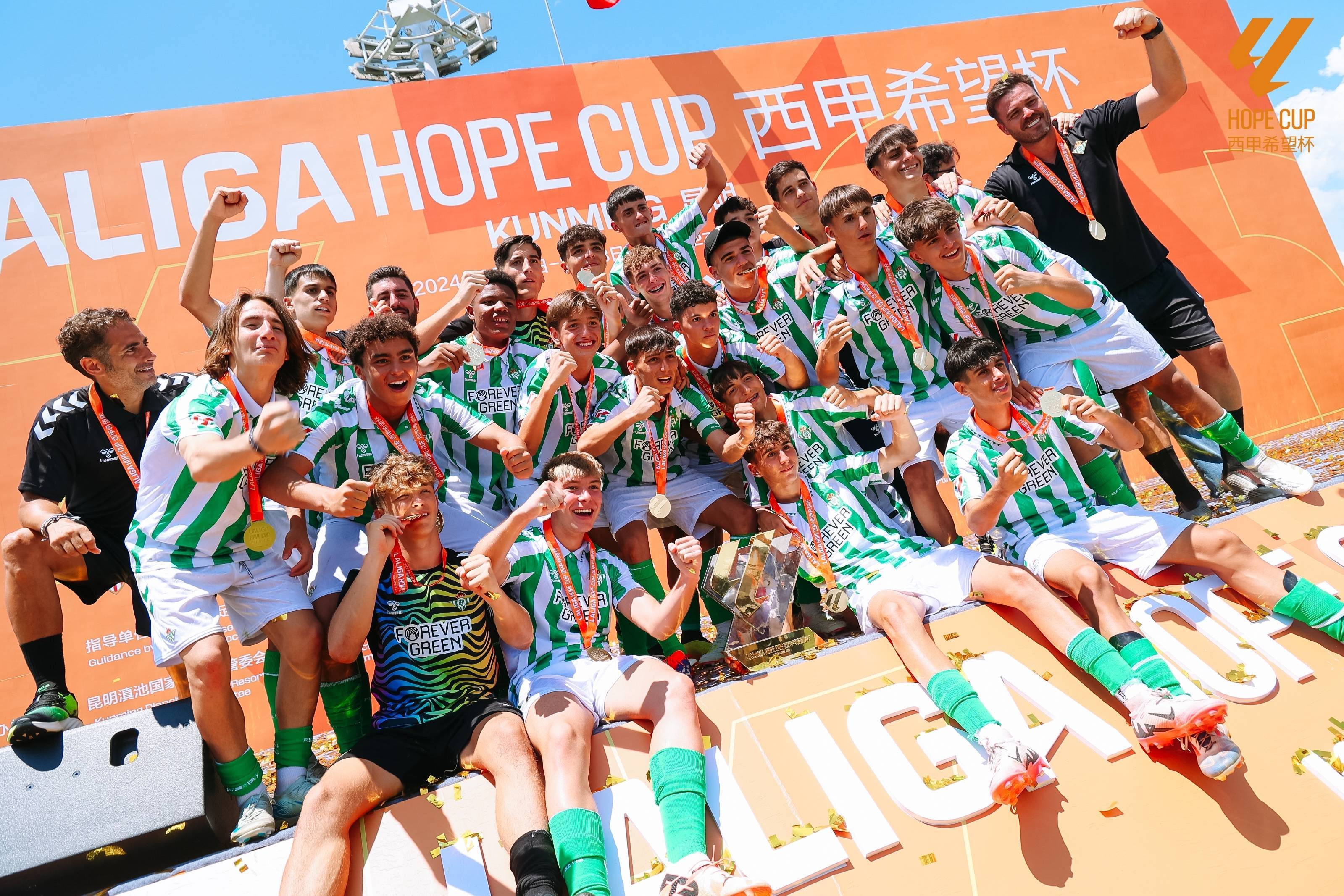 贝蒂斯球员在比赛中展现出色的控球技术 贝蒂斯球员在比赛中展现出色的控球技术