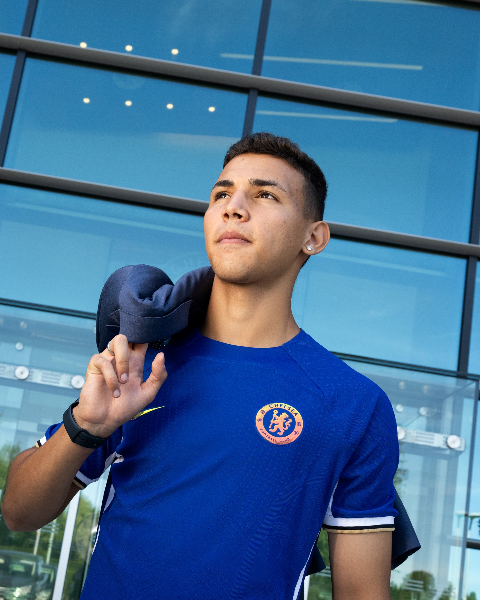 包含前锋新秀倾向转会，转会费谈判进入白热化的词条