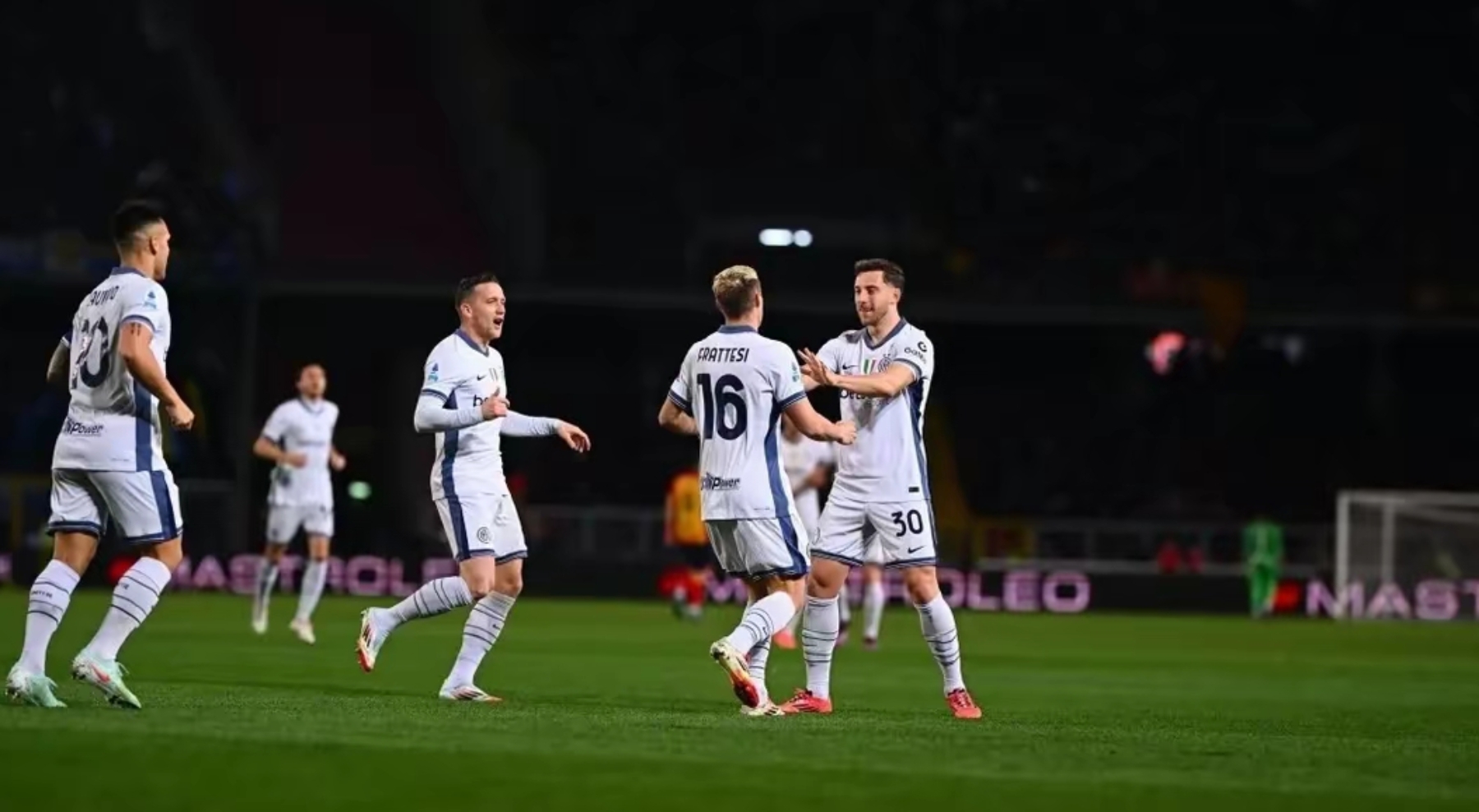 意甲主场比赛精彩纷呈,球队全力争胜的简单介绍 意甲主场比赛精彩纷呈,球队全力争胜的简单介绍