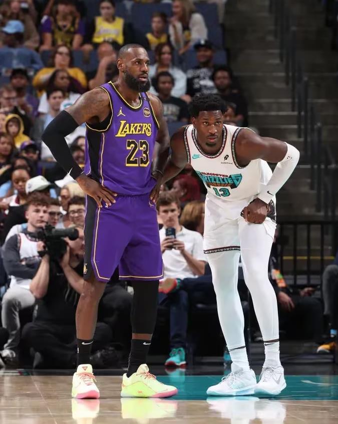 包含湖人失利憾负快船——霍乡仍孤掌难鸣场面难以掌控的词条 包含湖人失利憾负快船——霍乡仍孤掌难鸣场面难以掌控的词条