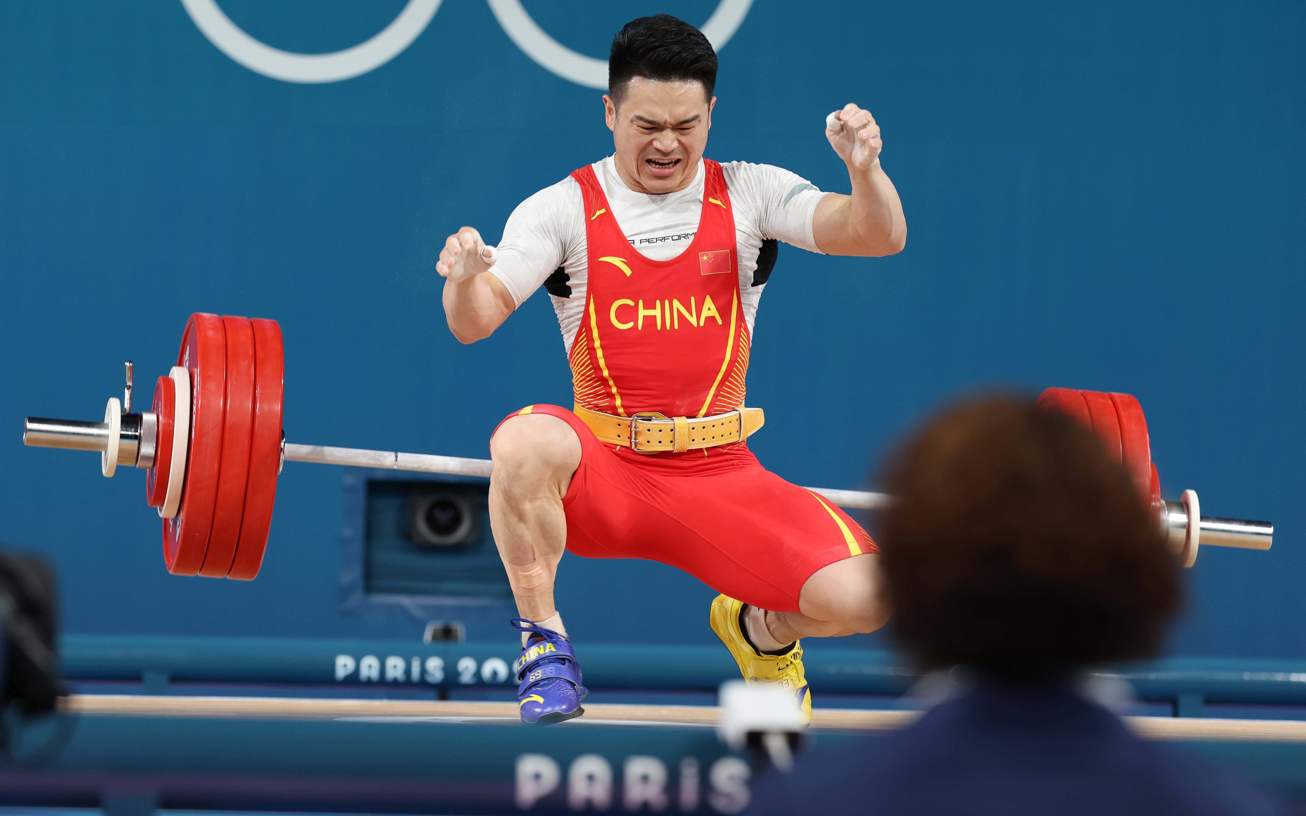 比赛中球员面对困难,展现出顽强的拼搏精神 比赛中球员面对困难,展现出顽强的拼搏精神