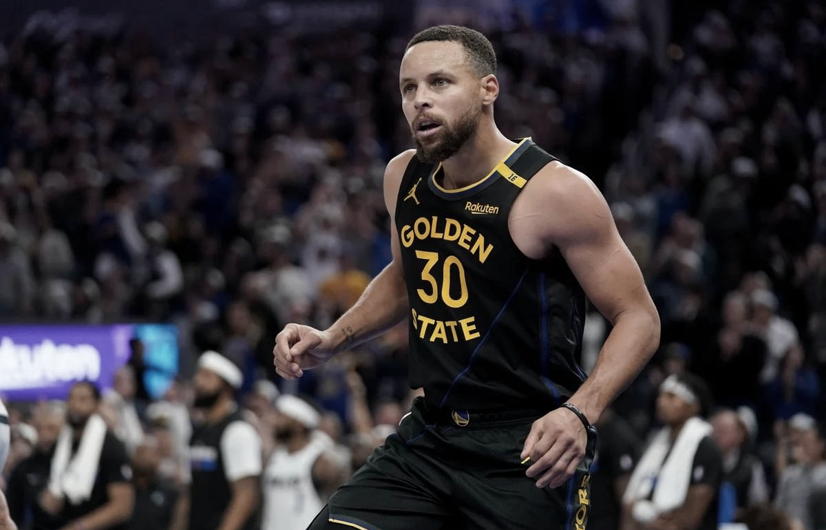 日本篮球明星赛事精彩纷呈,球迷热情高涨 日本篮球明星赛事精彩纷呈,球迷热情高涨