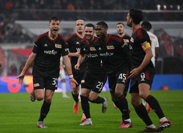 关于佛罗伦萨球员备战状态集中,决战意甲巨人的信息 关于佛罗伦萨球员备战状态集中,决战意甲巨人的信息