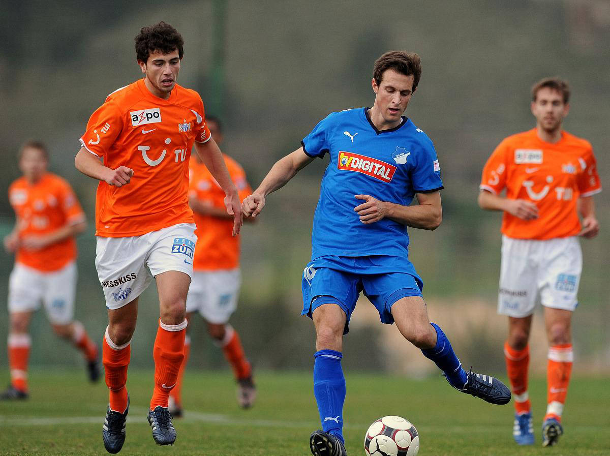 法兰克福客场战胜强敌，振奋士气的简单介绍