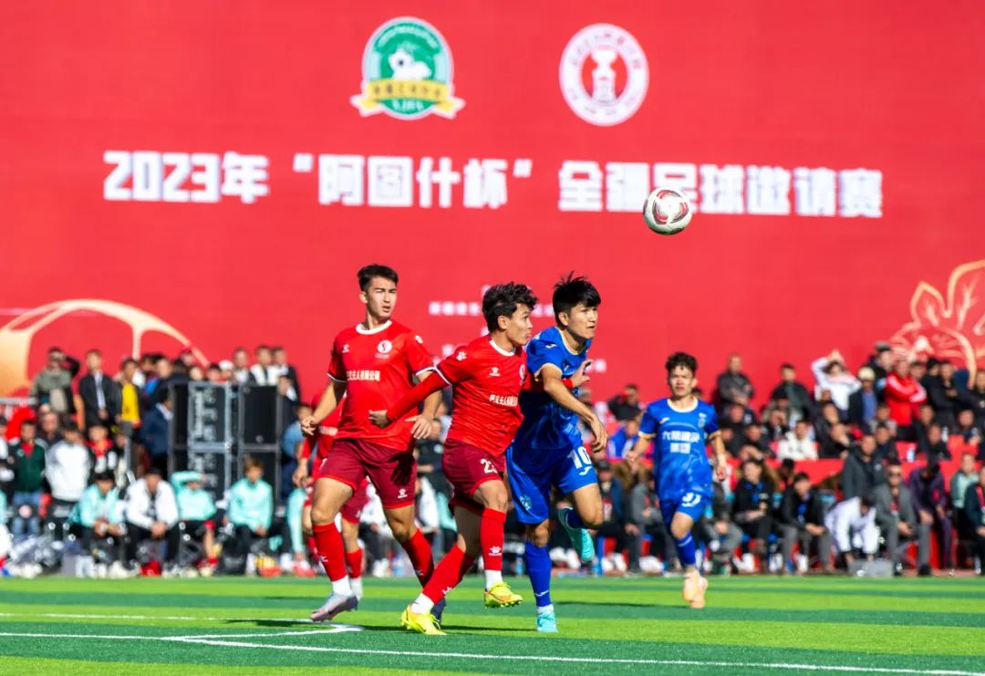足球赛事将在近期拉开序幕，球员们备战充分
