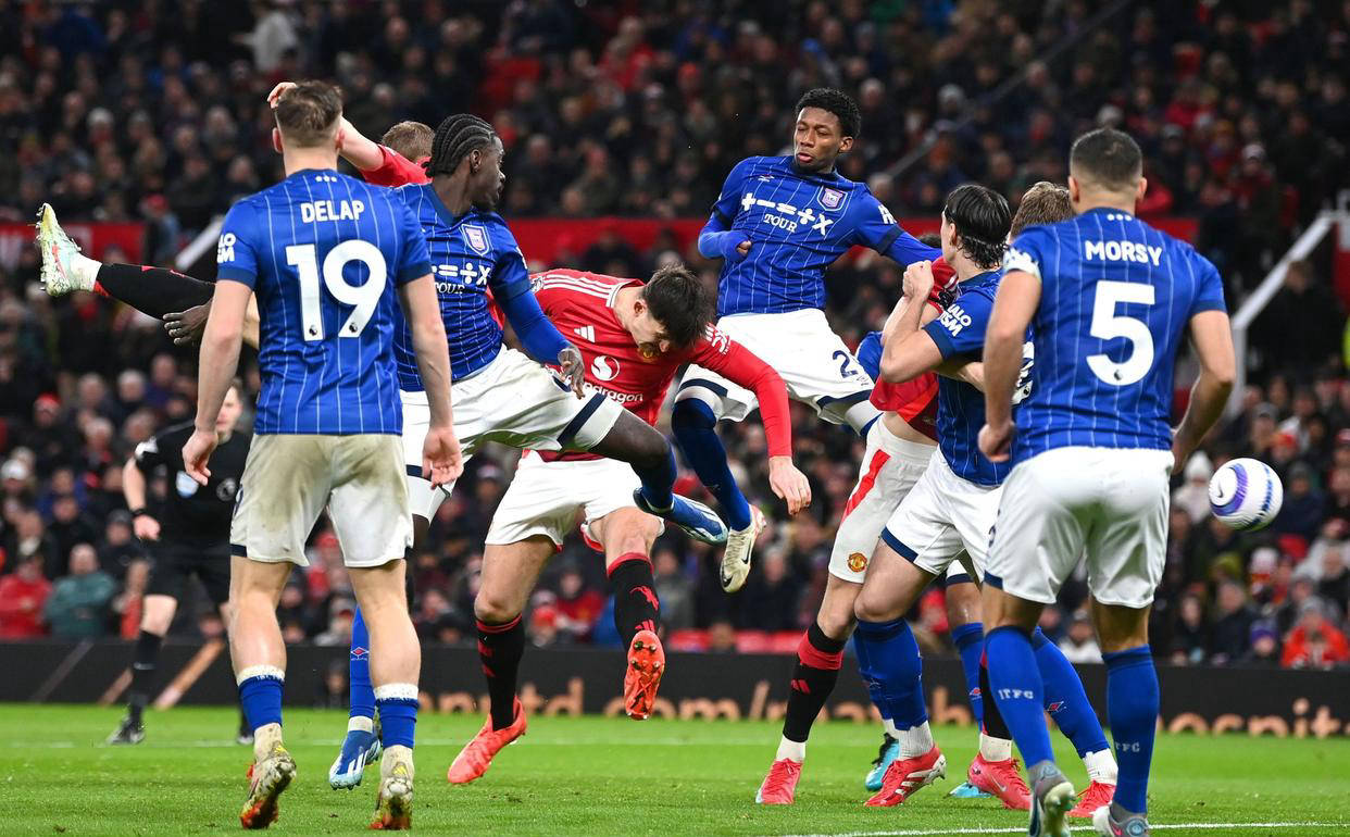 沃特福德客场击败曼联,实现惊险逆转 沃特福德客场击败曼联,实现惊险逆转