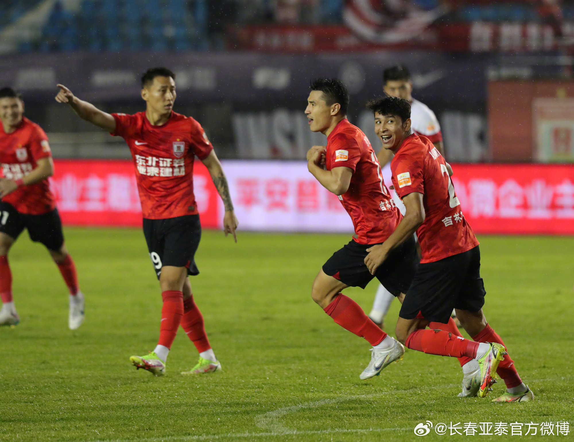 包含长春亚泰队势如破竹，连胜局面完全操控的词条
