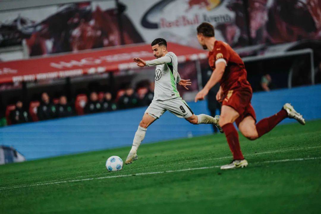 关于RB莱比锡在主场比赛中击败对手，继续保持不败的信息