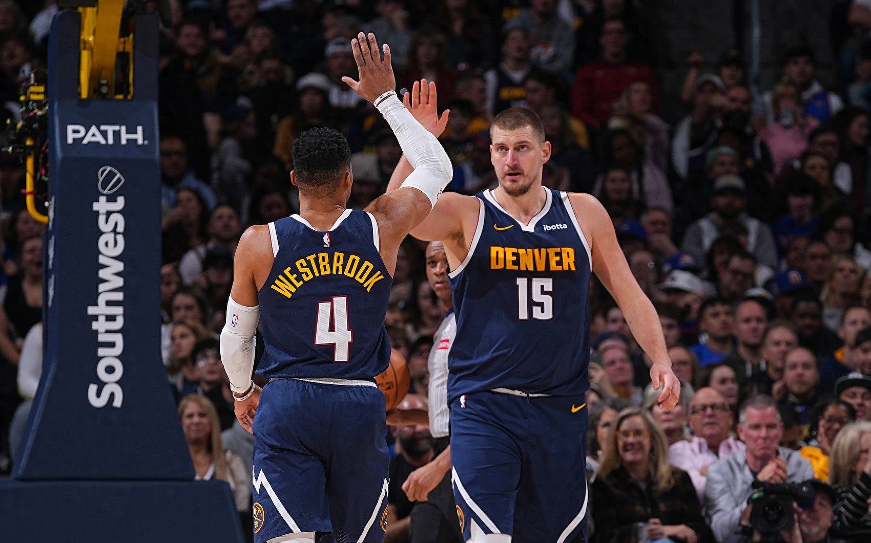 NBA常规赛再掀风波精彩比赛打破记录赛季仍未谢幕的简单介绍 NBA常规赛再掀风波精彩比赛打破记录赛季仍未谢幕的简单介绍