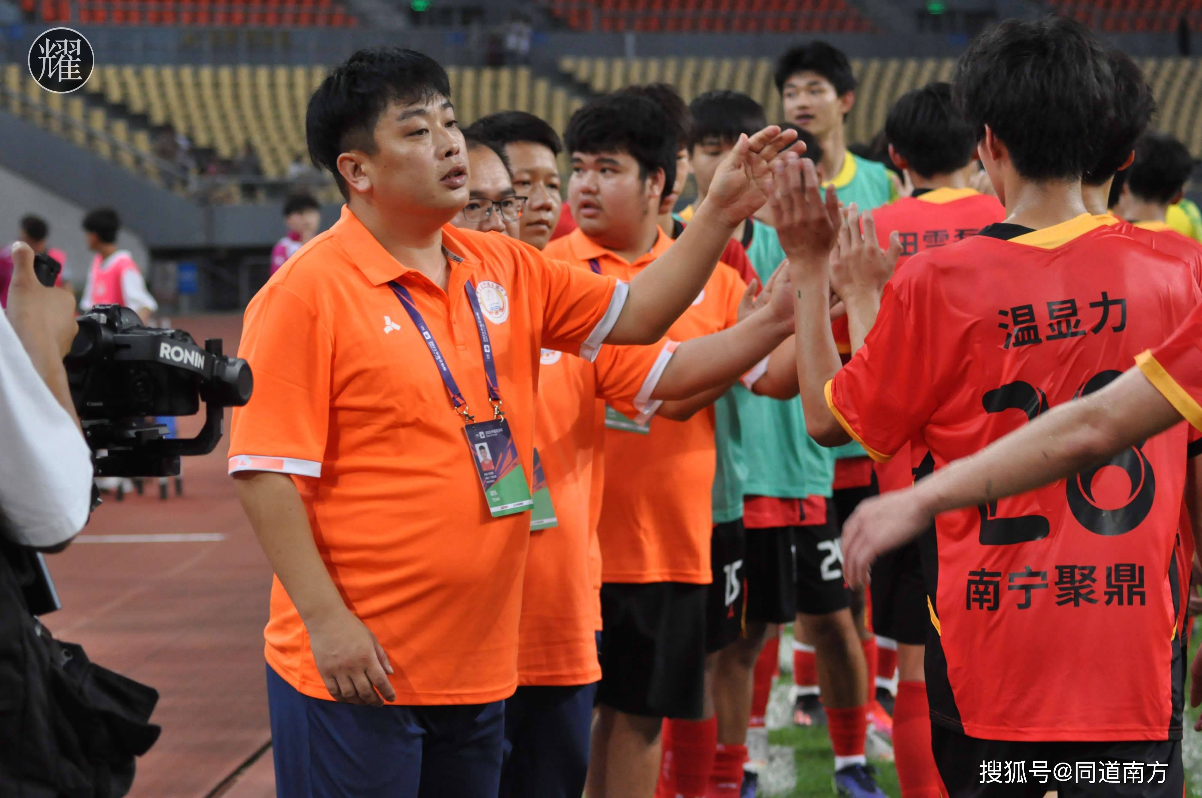 关于临危不惧逆转比分,球队展现勇气的信息 关于临危不惧逆转比分,球队展现勇气的信息