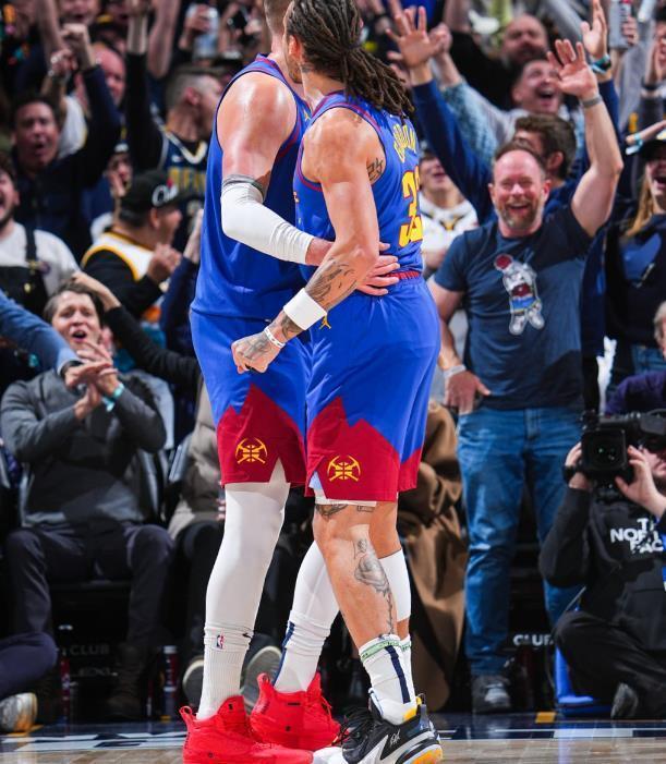 国王队员表现神勇在比赛中带领球队获胜