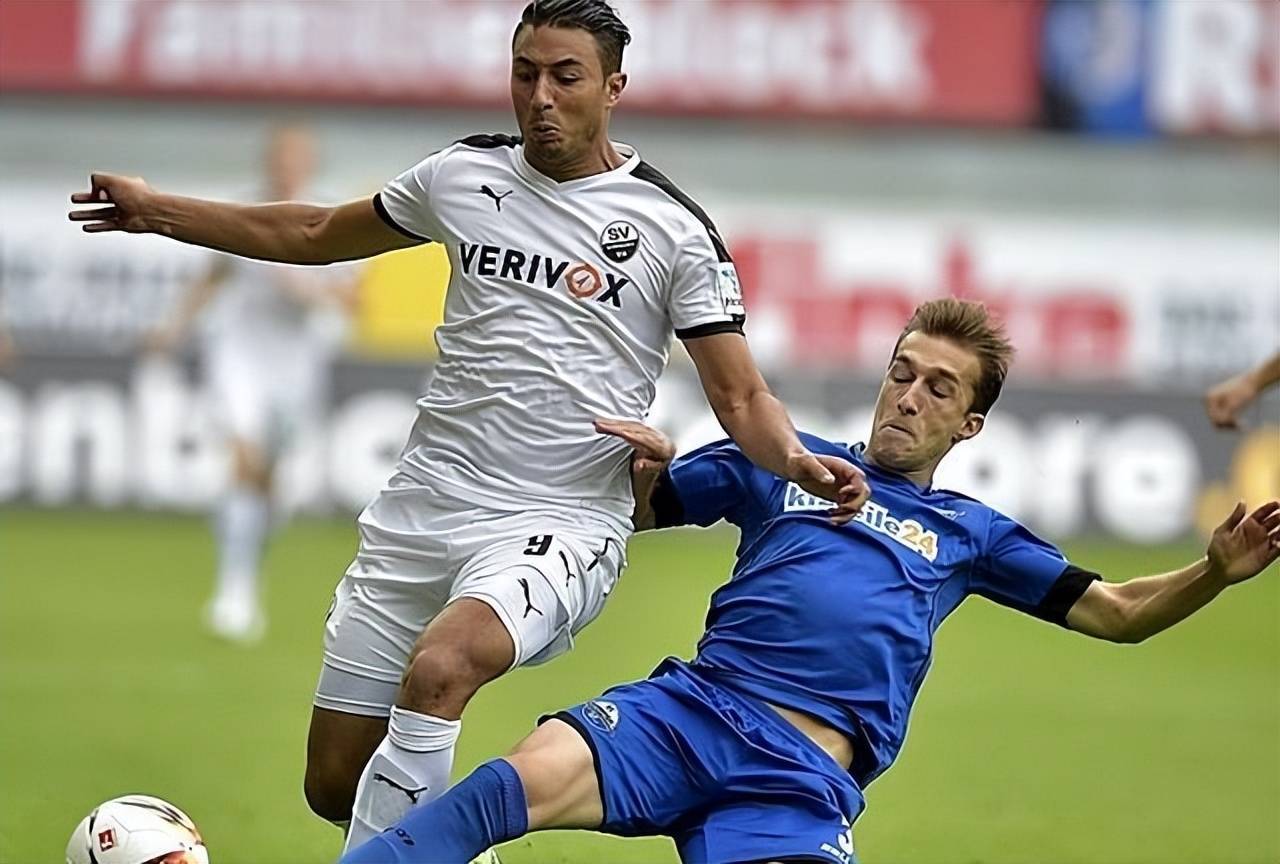 弗赖堡球员集体罢训,要求提高薪水! 弗赖堡球员集体罢训,要求提高薪水!