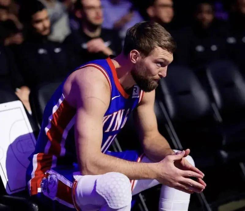 球员伤情堪忧，球队面临阵容调整