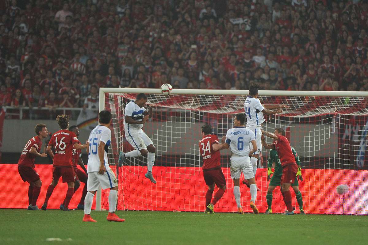 包含AC米兰迎战佛罗伦萨，双方实力均势的词条