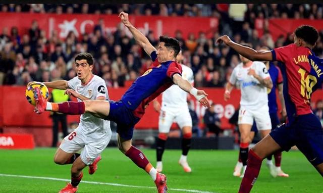 关于世界足球杯赛事焦点对决，势均力敌角逐激烈的信息