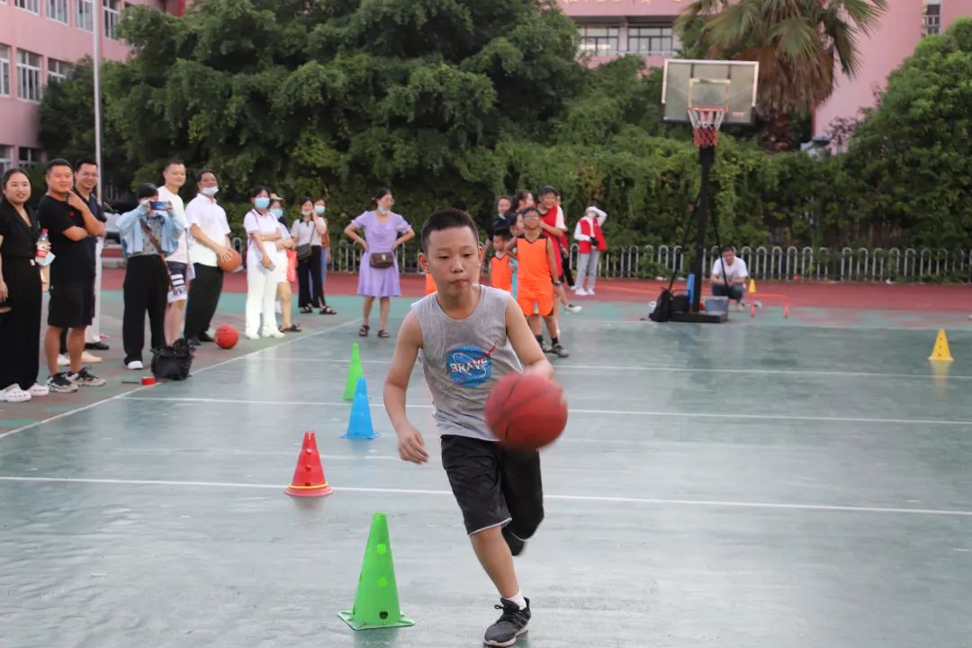 关于精英篮球夏令营为青少年提供更多机会的信息 关于精英篮球夏令营为青少年提供更多机会的信息