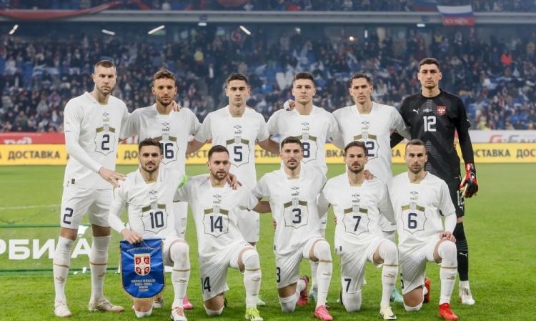 一支球队在比赛中展现出惊人的团队合作精神