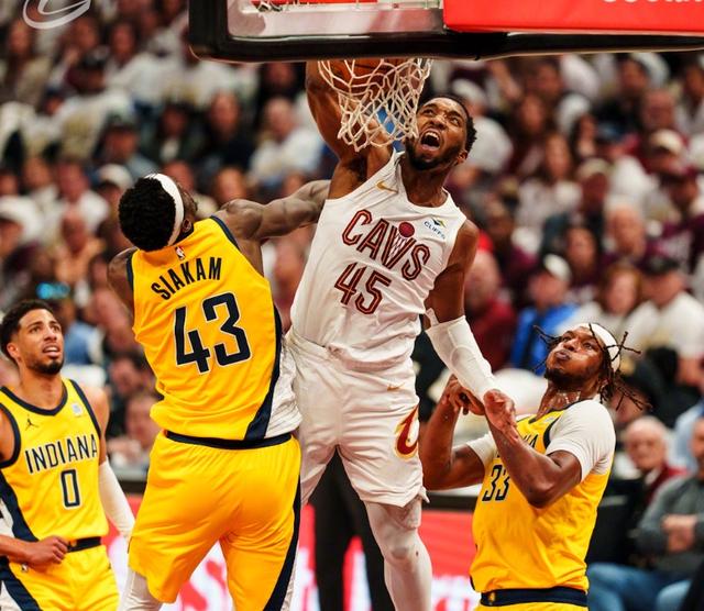 爵士惊险逆转快船,米切尔绝杀砍下+ 爵士惊险逆转快船,米切尔绝杀砍下+