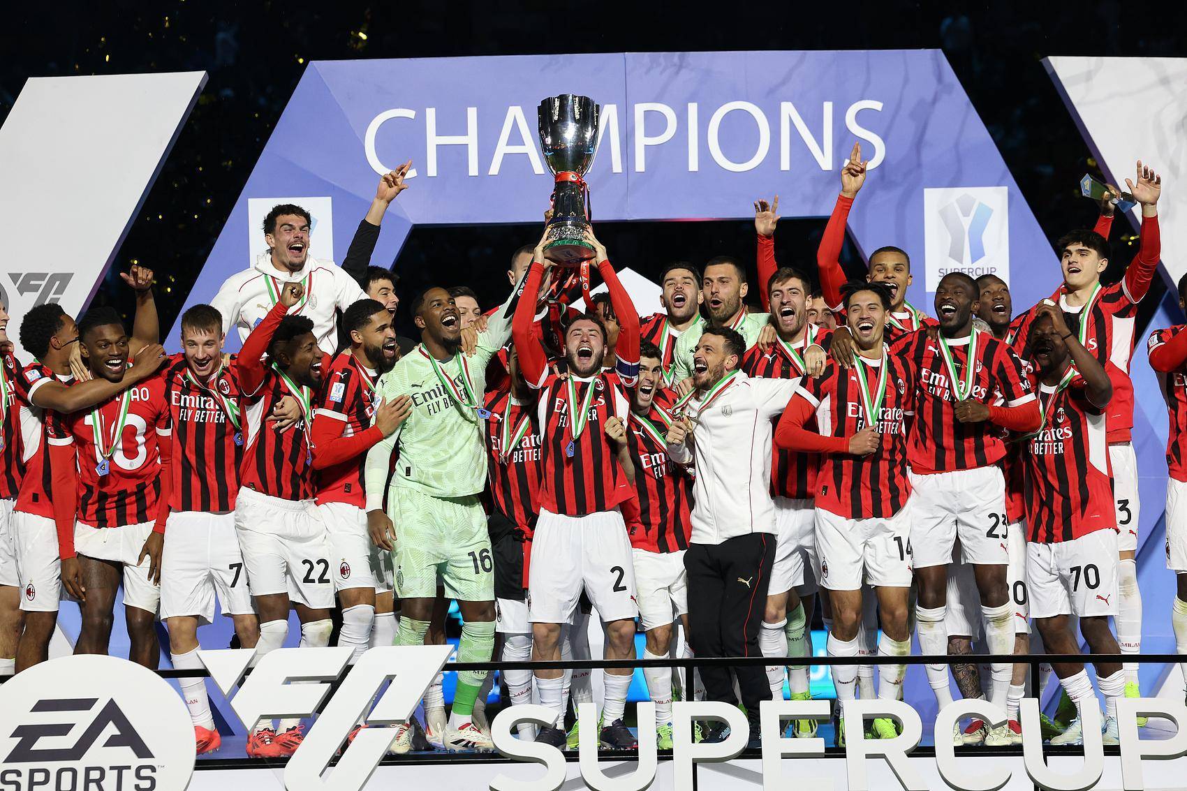 国际米兰主场击败对手,登顶积分榜 国际米兰主场击败对手,登顶积分榜