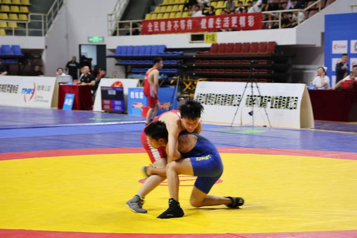 关于力量较量:球员们斗志昂扬,决战赛场的信息 关于力量较量:球员们斗志昂扬,决战赛场的信息