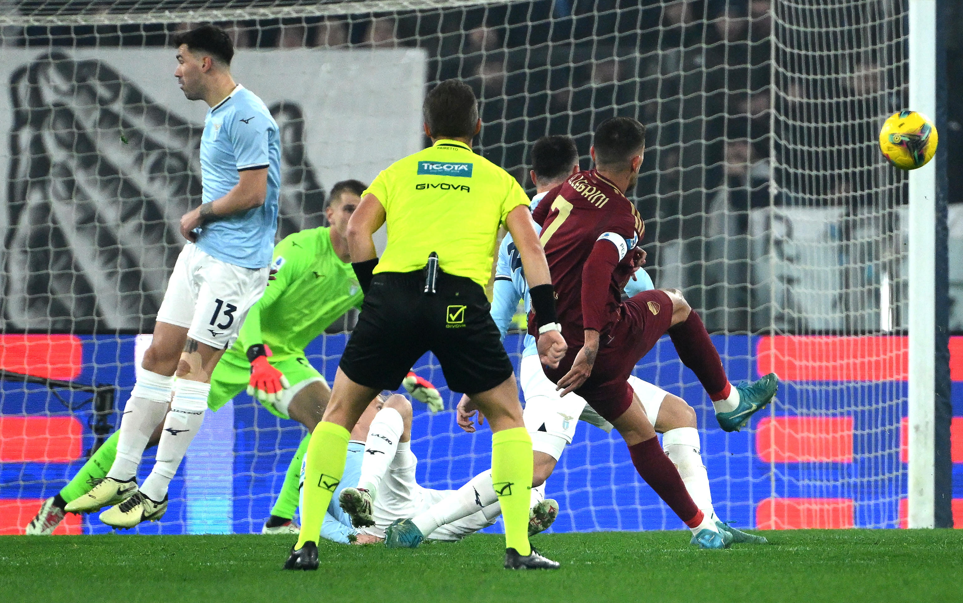 意大利队在重要比赛中力挫强敌 意大利队在重要比赛中力挫强敌