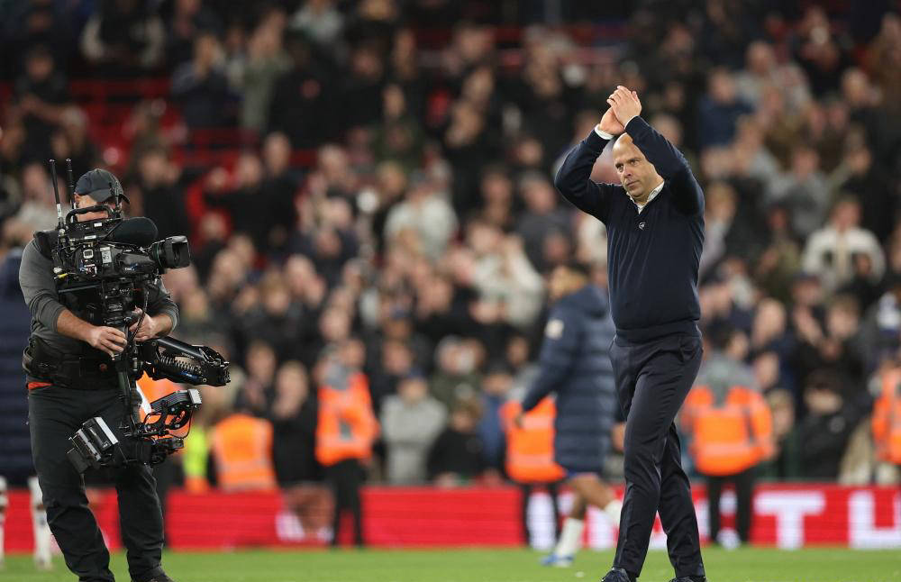 阿森纳客场逆袭埃弗顿，重返前四