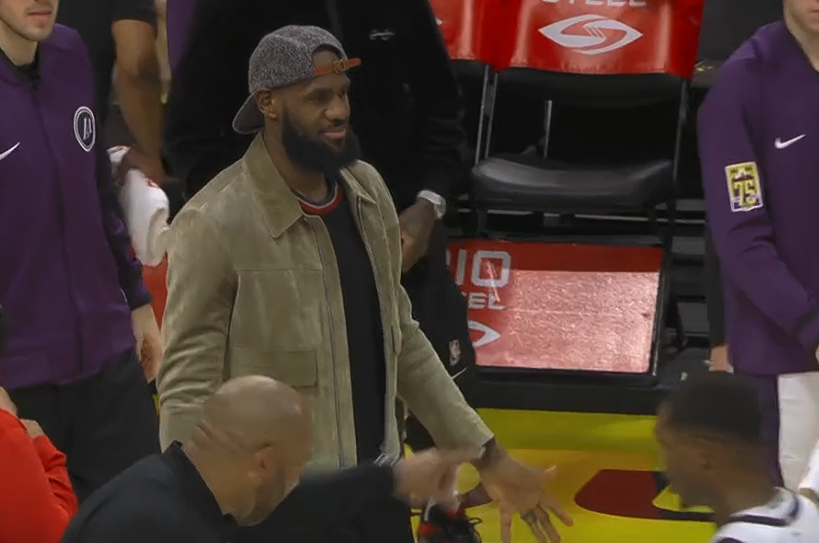 残暴大帽引爆现场气氛,主队士气高涨的简单介绍 残暴大帽引爆现场气氛,主队士气高涨的简单介绍