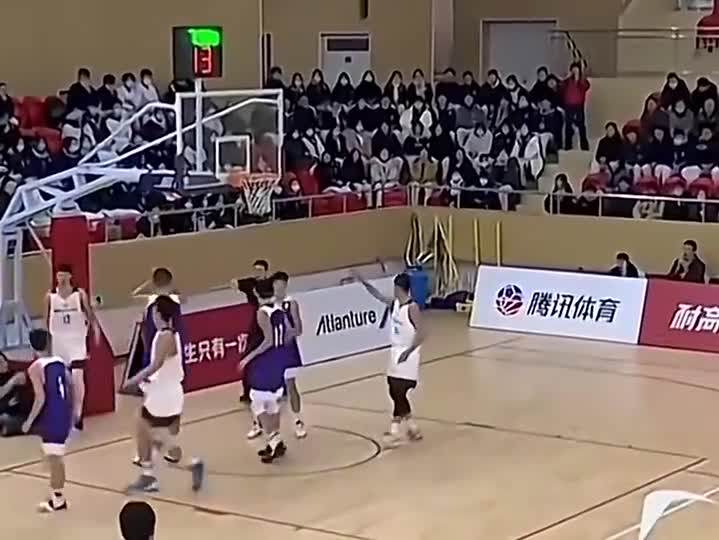 残暴大帽引爆现场气氛,主队士气高涨的简单介绍 残暴大帽引爆现场气氛,主队士气高涨的简单介绍