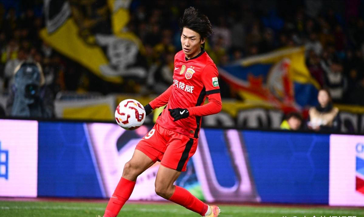 新秀球员崭露头角,上演绝杀一幕 新秀球员崭露头角,上演绝杀一幕