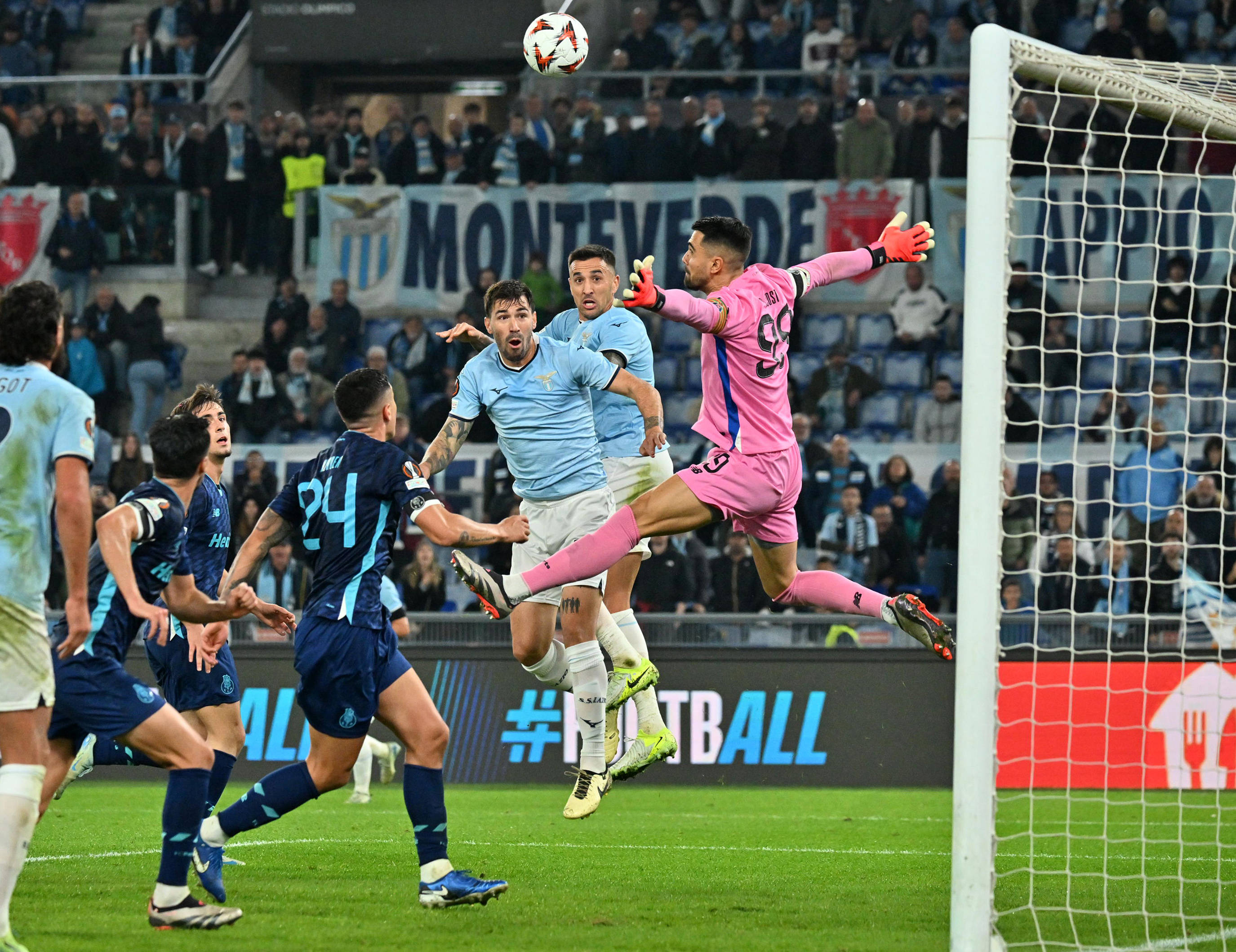 包含职业足球比赛竞争日趋激烈,精彩更胜往昔的词条 包含职业足球比赛竞争日趋激烈,精彩更胜往昔的词条