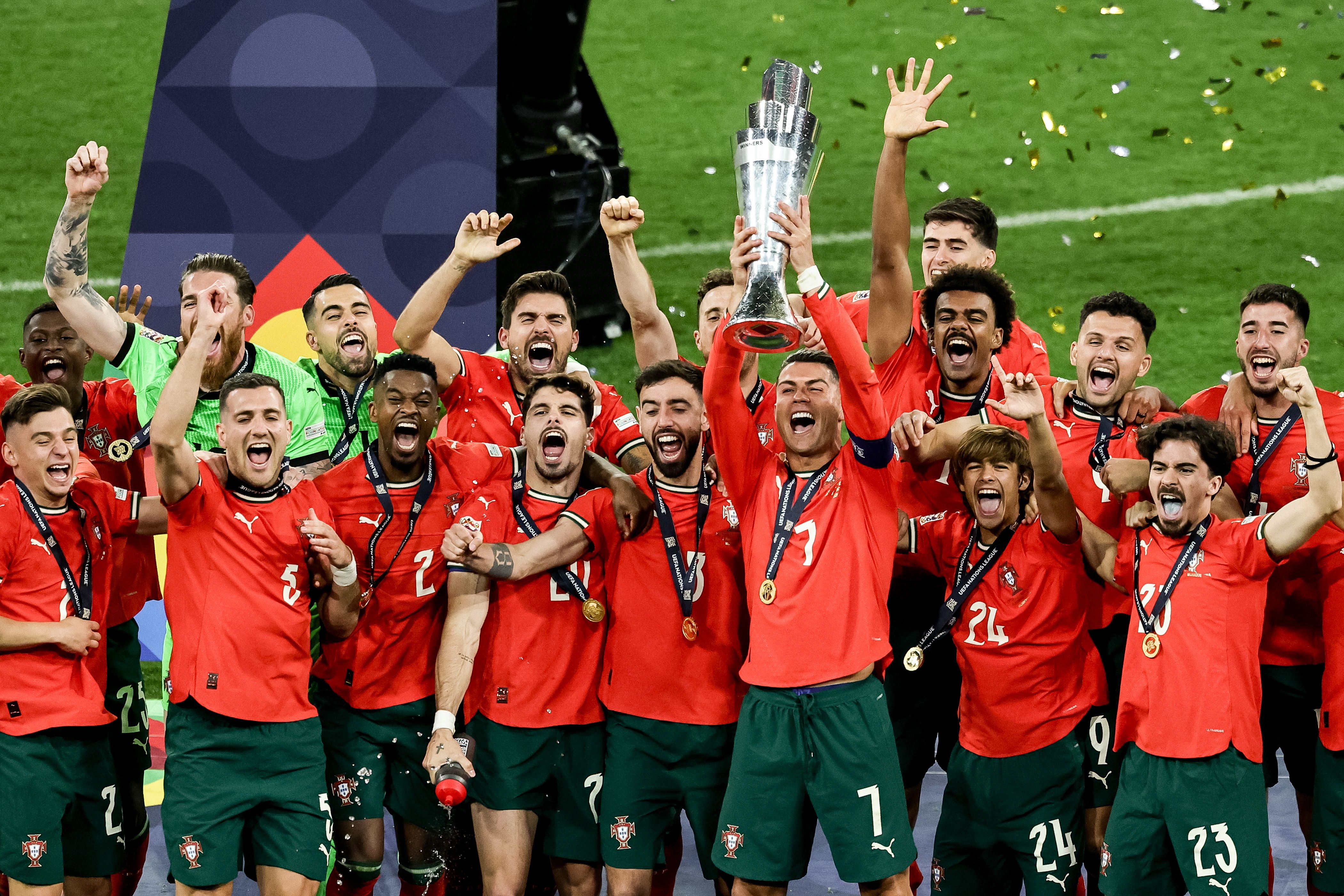 包含热血对战，欧洲足球强队备战状态良好的词条