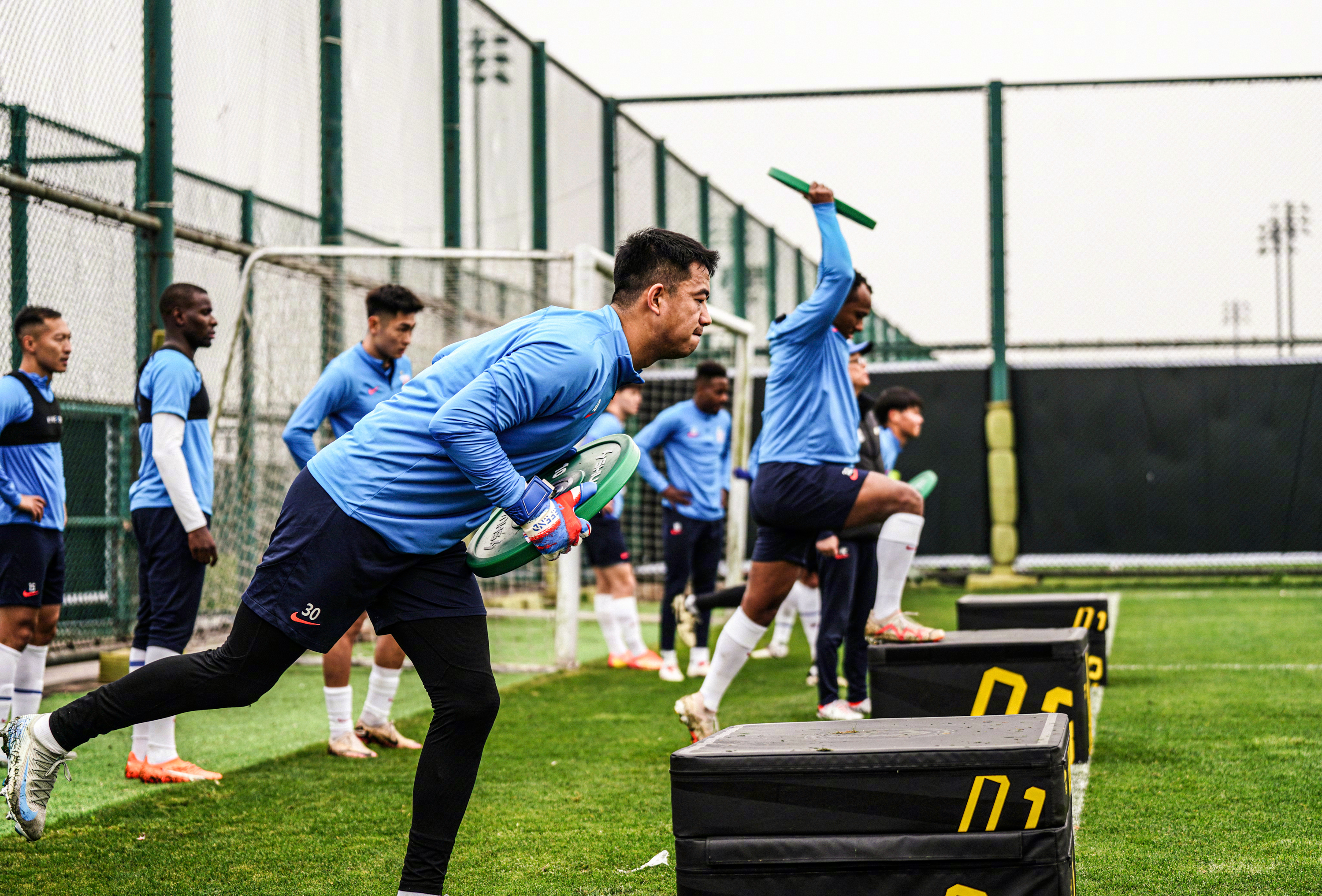 球队训练态度认真,为比赛全力备战 球队训练态度认真,为比赛全力备战