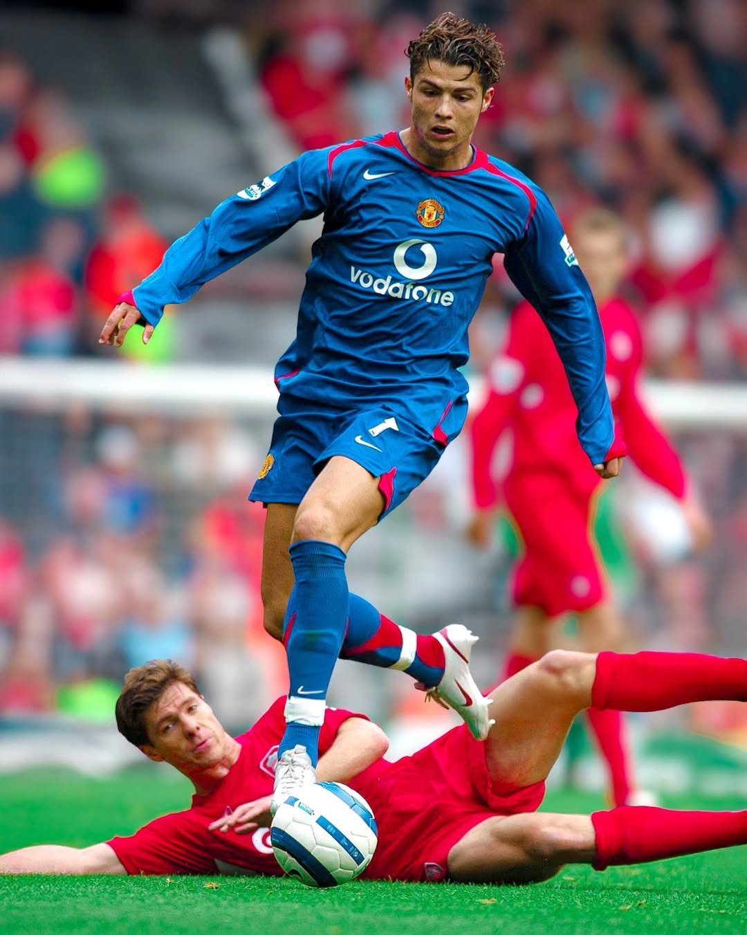 利物浦战胜曼联,继续保持不败神话 利物浦战胜曼联,继续保持不败神话