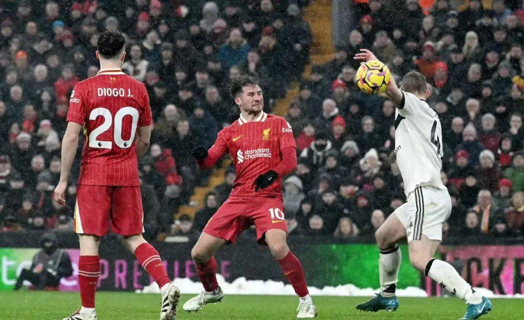 利物浦战胜曼联,继续保持不败神话 利物浦战胜曼联,继续保持不败神话