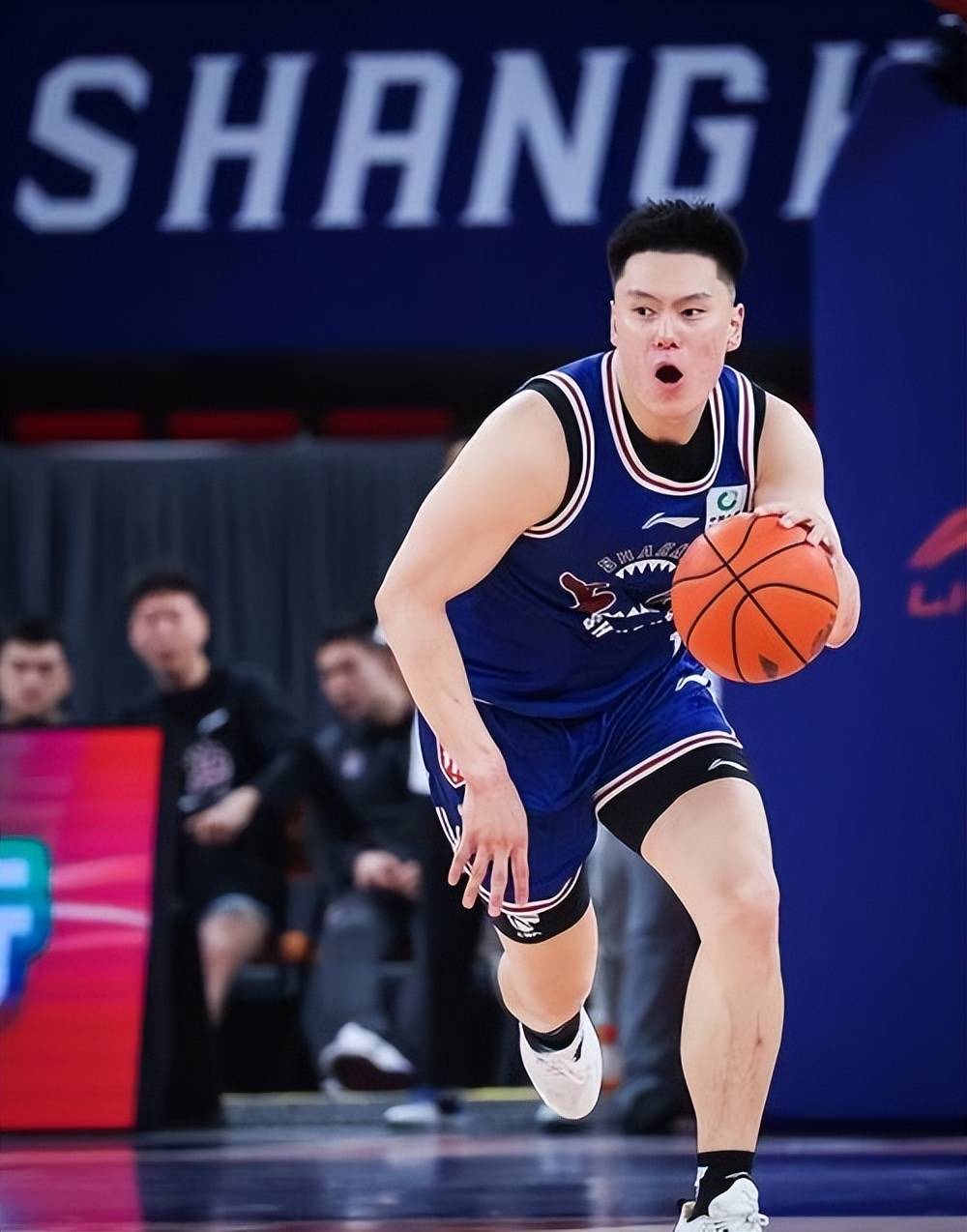 江苏男篮遭遇险胜,取得赛季首胜 江苏男篮遭遇险胜,取得赛季首胜