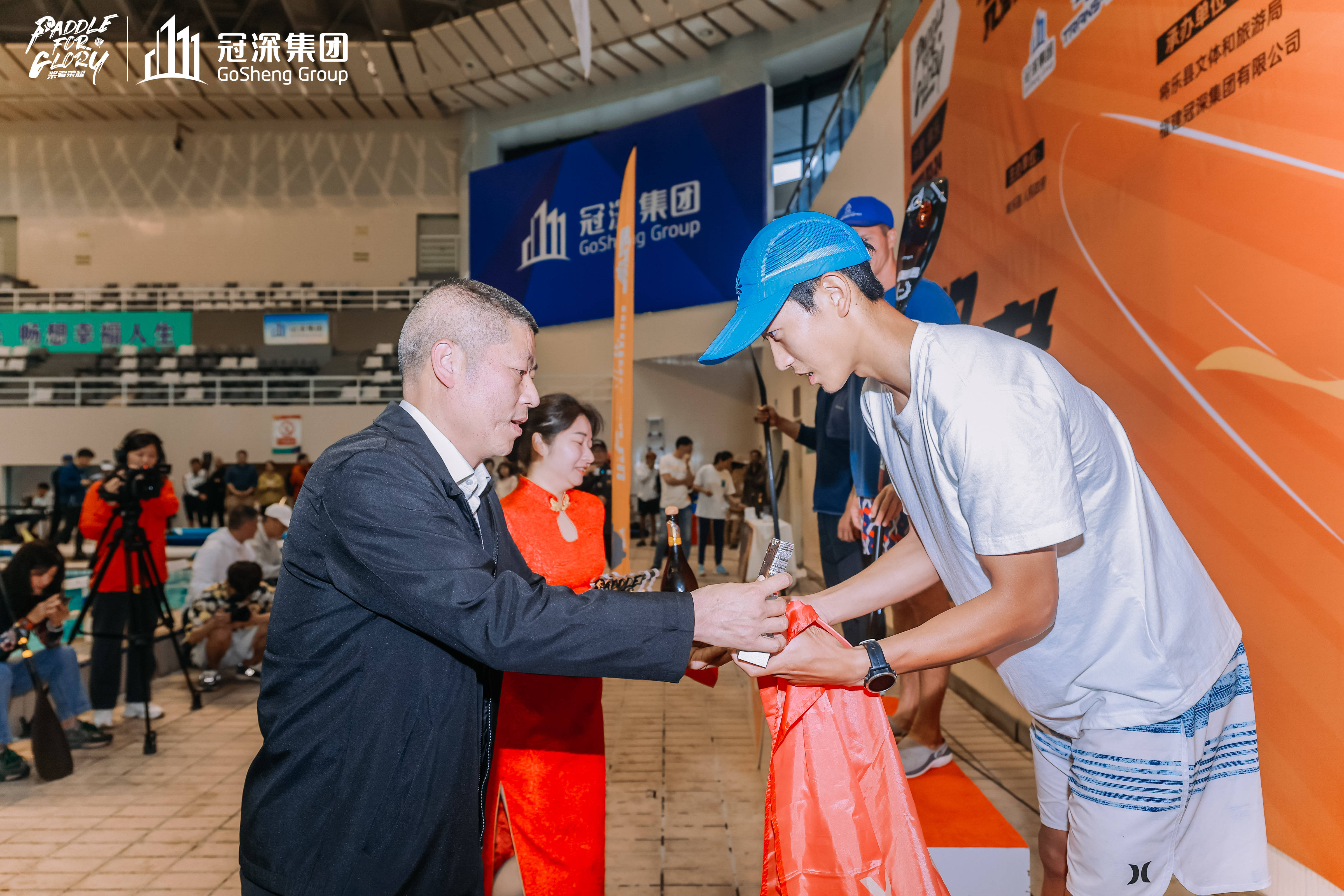 包含墨西哥女足勇夺亚军，坦言荣耀的词条