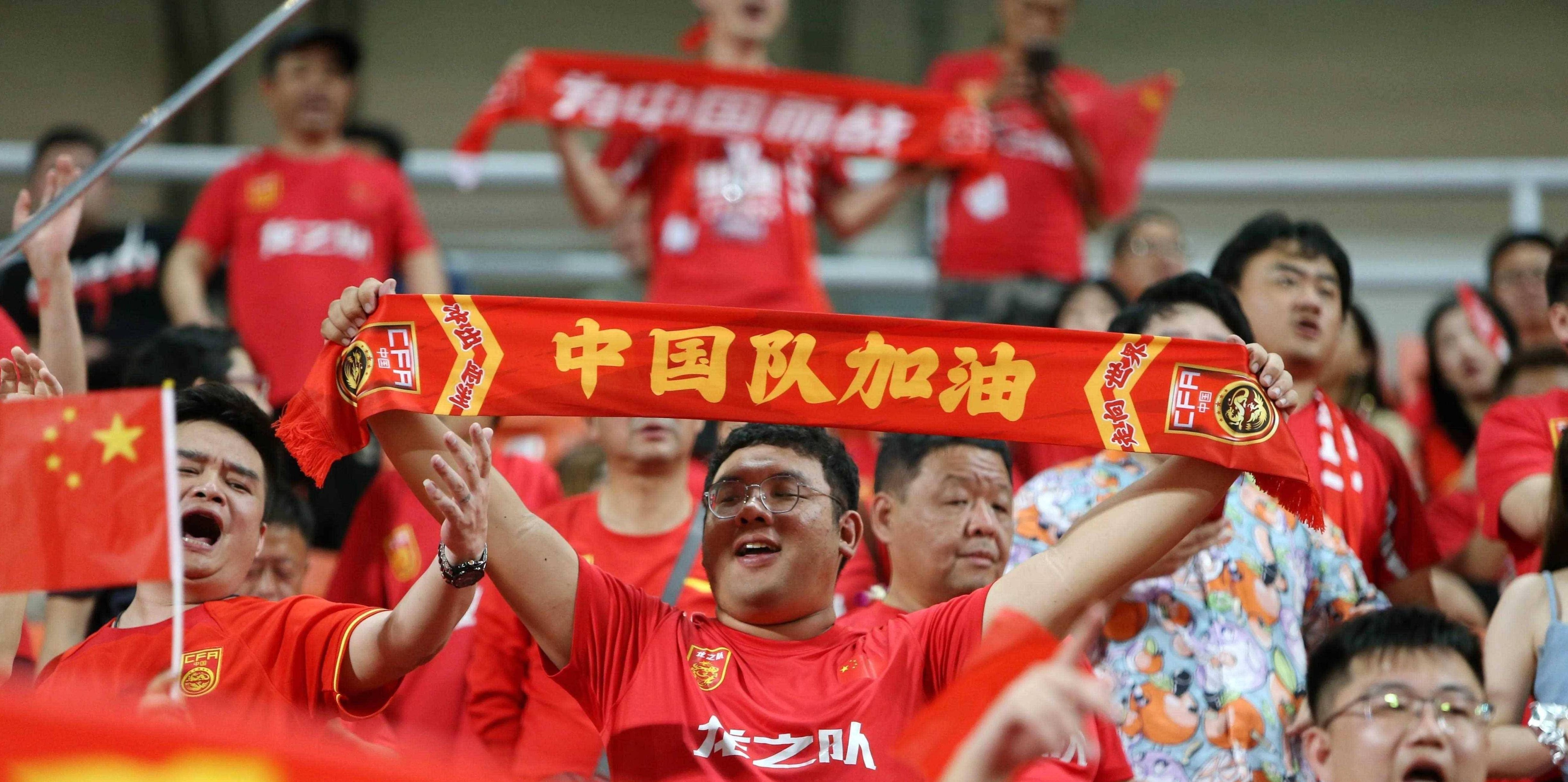 国足在亚洲杯中淘汰C罗,球迷沸腾 国足在亚洲杯中淘汰C罗,球迷沸腾